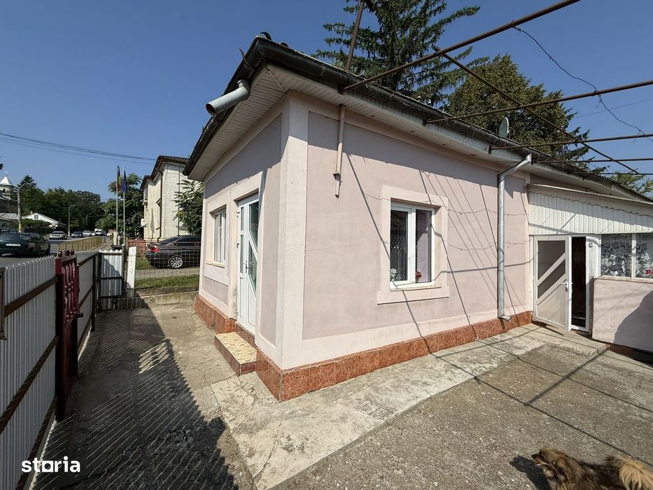 Casa de vanzare, la strada, E85, Podu Iloaiei