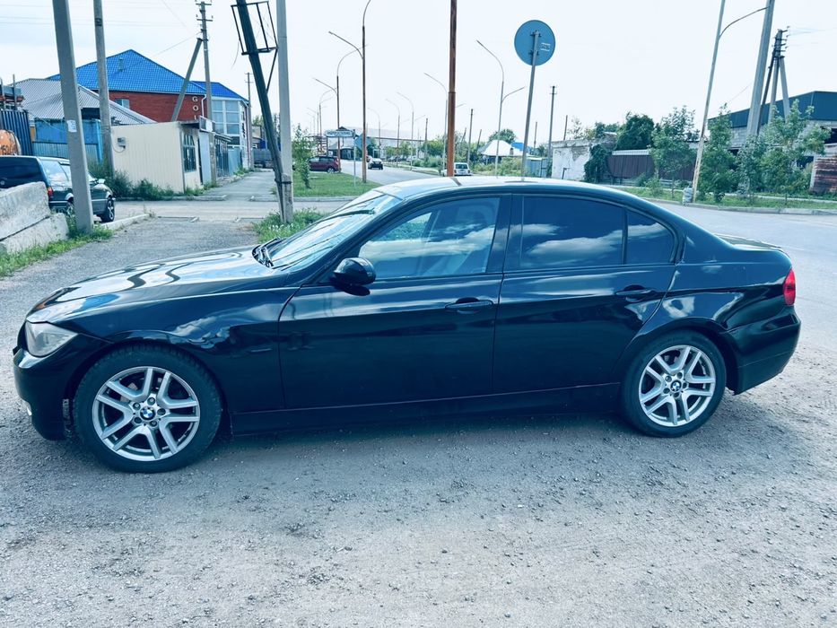 Срочно продам BMW 320i E90