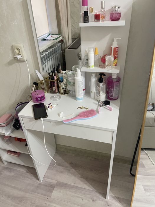 Туалетный стол с зеркалом 25 тысач