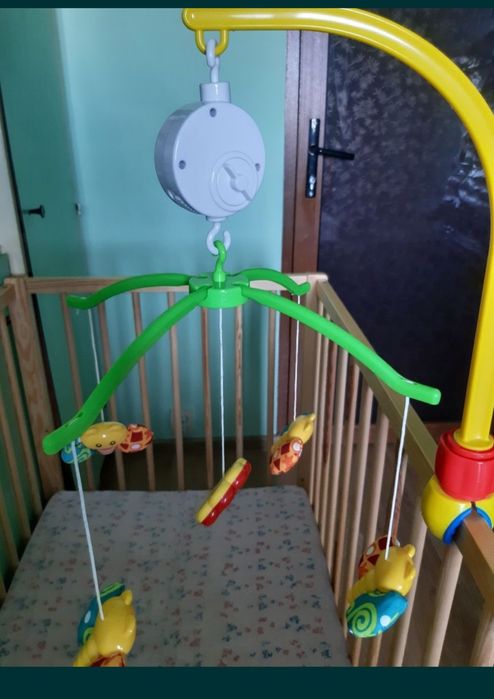 Carusel muzical rotativ actionat mecanic + jucarii