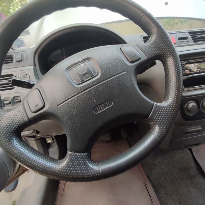Продавам хонда CR V