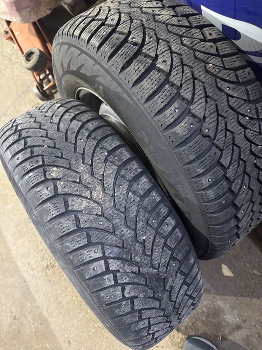 Шины шипов 215/70/16  2 шт
