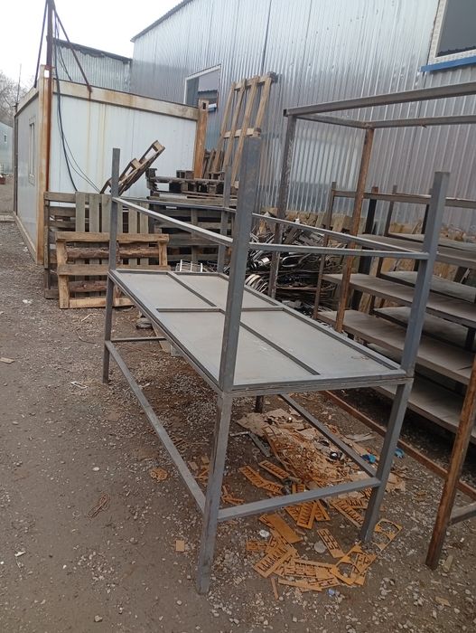 Продам стол железный