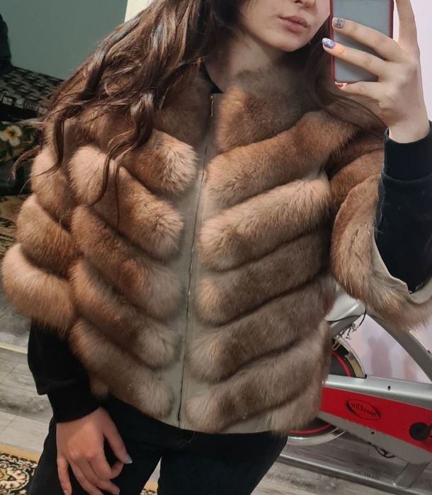 Продаю шубу мех песец.