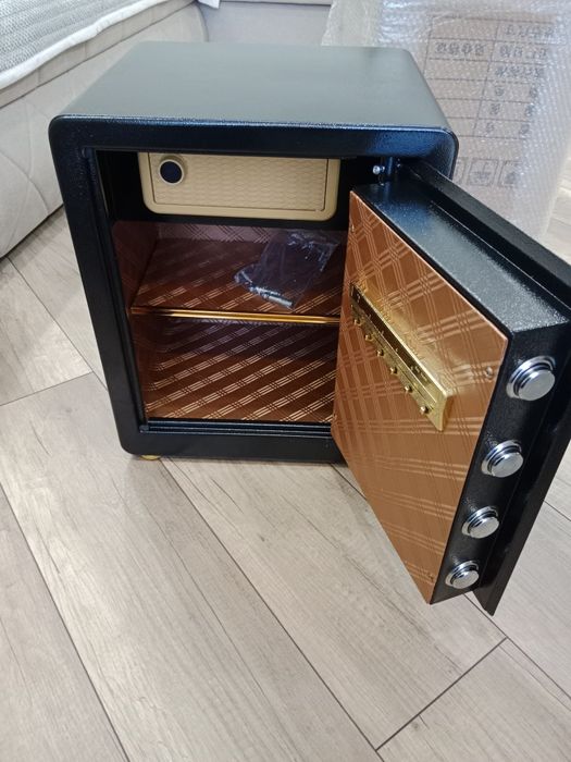 Сейф с механическим кодом