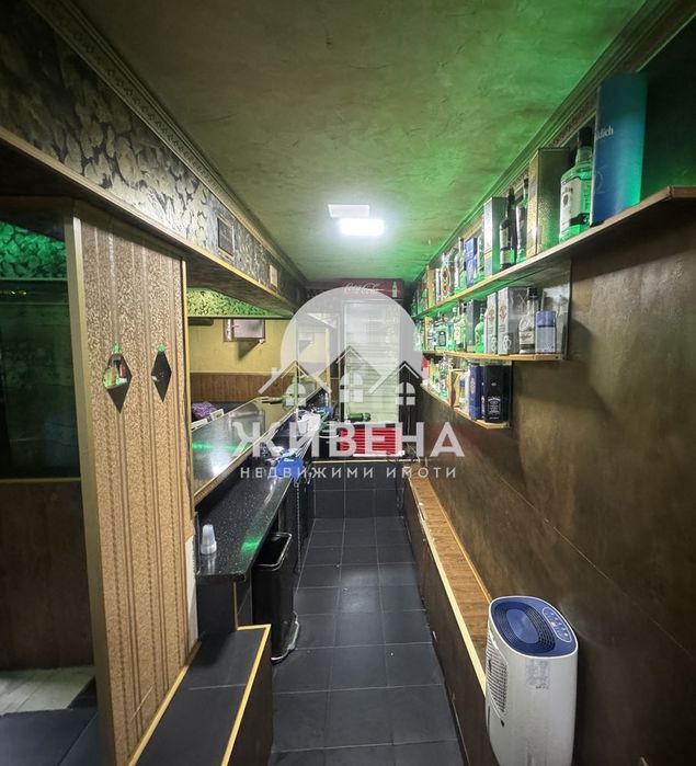 Продавам заведение, кафе-бар в центъра на Варна, площ 71 кв.м