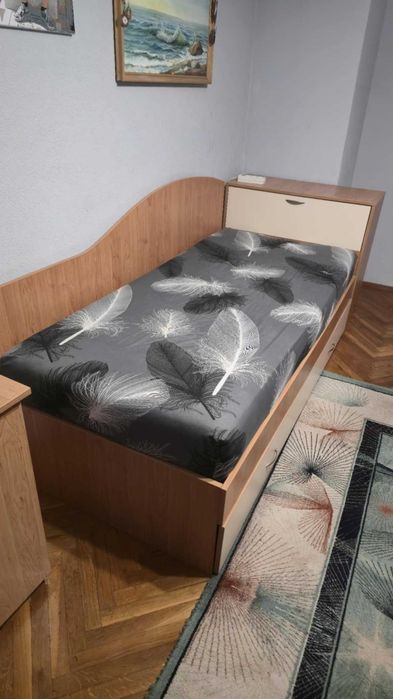 Продавам сандвич легло с ракла и бюро