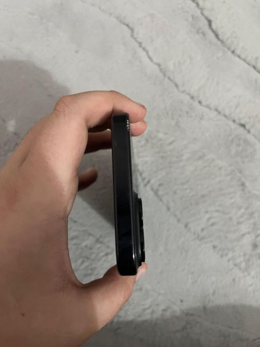 Iphone 15 aproape impecabil schimb pe un iphone 14 pro doar filiasi,