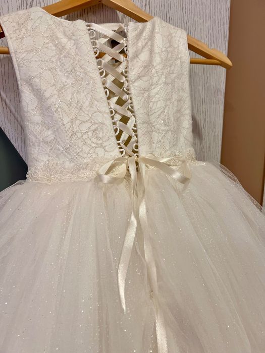 Прекрасна  рокля за шаферки или кръщене 8-9 години 128-134 р-р