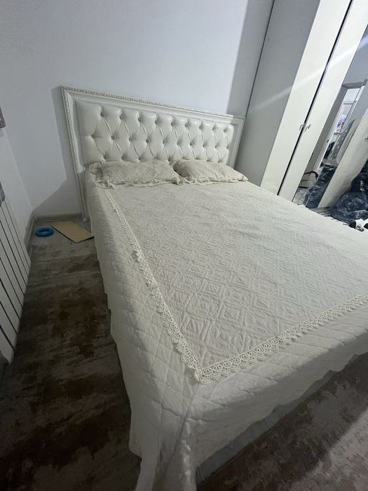 Проедается диван двухспальный