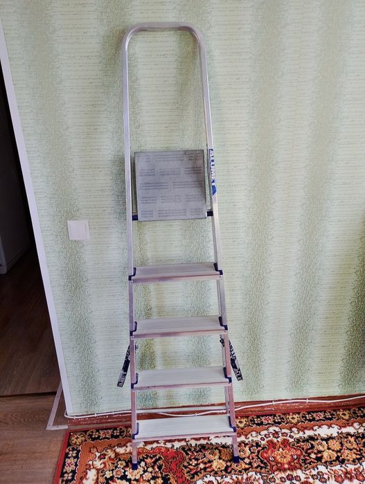 Стремянка алюминиевая бу