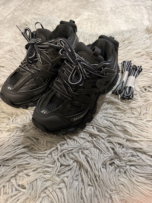 Balenciaga track