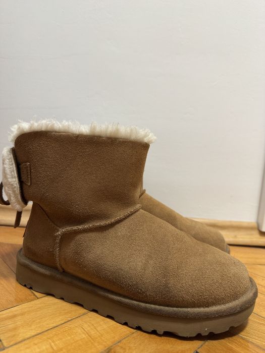 Vand Ugg maro cu fundita