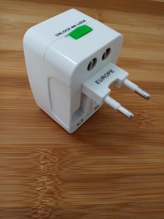 Puro  - Adaptor universal pt. Telefon, Laptop, Tableta. Nou.