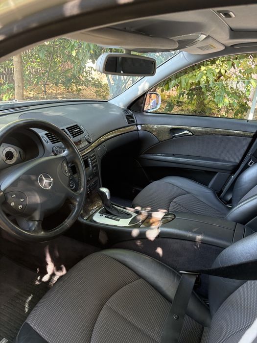 Mercedes 220E един собственик