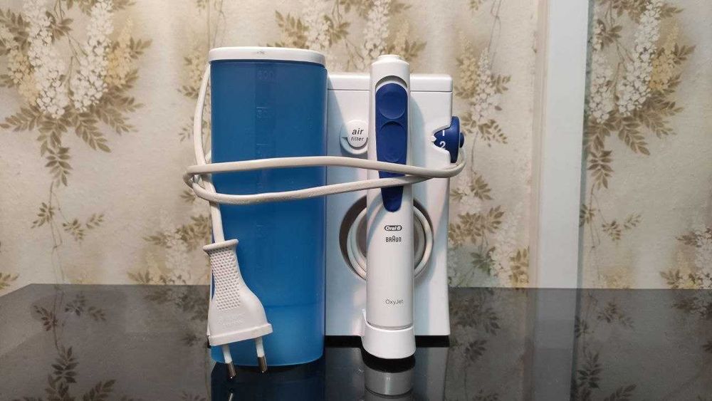 Ирригатор Braun Oral B - для чистки зубов (Германия).