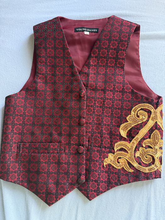 Жилет на мальчика 2-4 годика