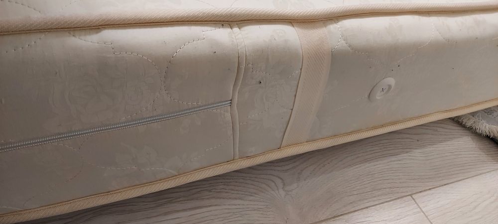 Срочно матрас 1.8х2.0  продам
