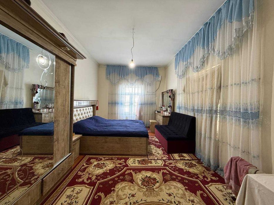 Tayyor 5.5 sotiqli hovli sotiladi.