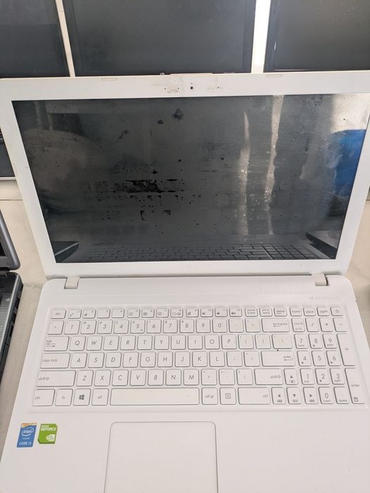 Vând leptopuri mai multe detalii in privat sau la telefon