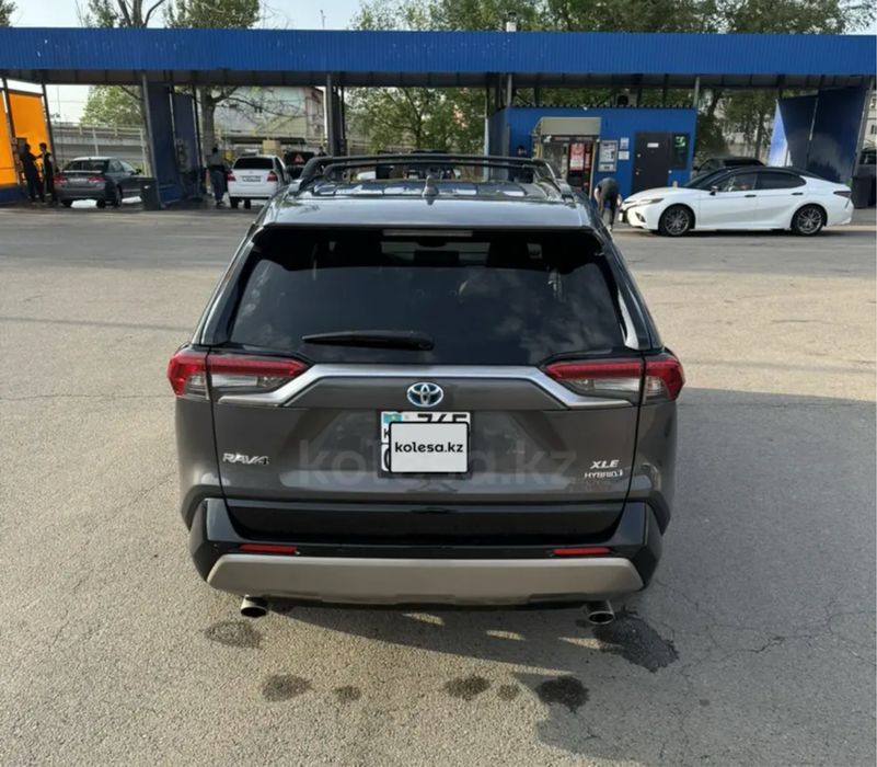 Toyota Rav4 2,5 2022 AWD гибрид