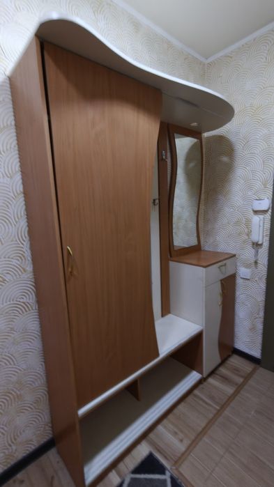 Отдам прихожую мебель