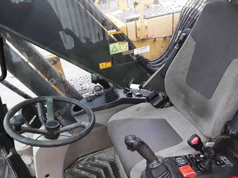 Колесный экскаватор Volvo EW 140