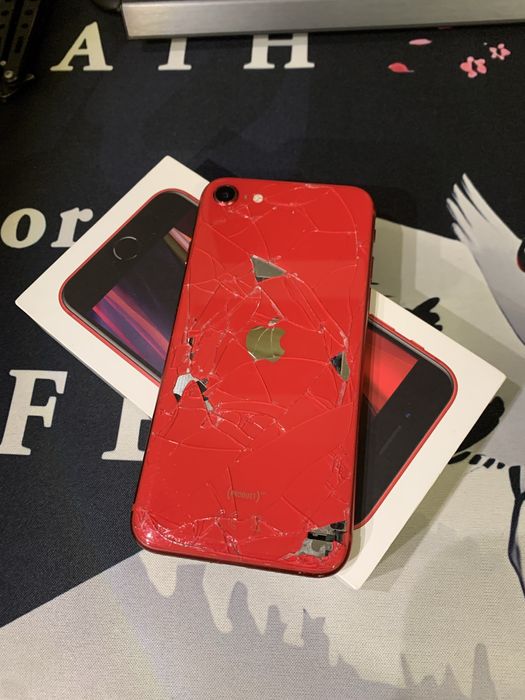 продам iPhone se 2020