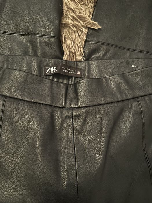 Pantaloni din piele