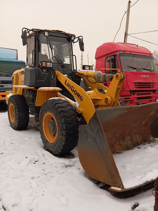 Погрузчик фронтальный 2 кубов