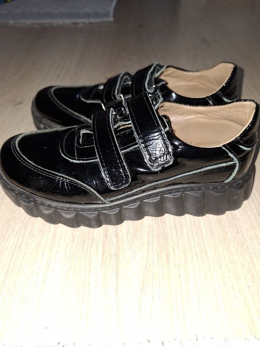 Продаю обувь для девочек