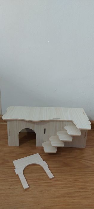 Дървена къщичка за домашни любимци