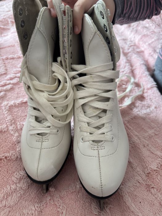 Продам коньки 35 размер