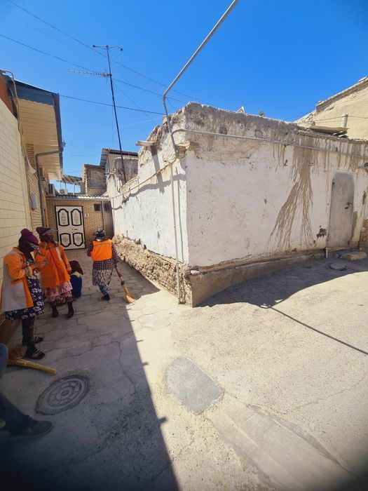 Срочно продается ховли 0.6сотка 2комнаты,средний ремонт,на комил гости