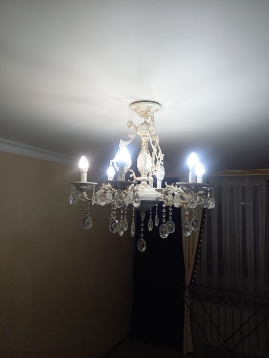 Продам люстру в идеальном состоянии.