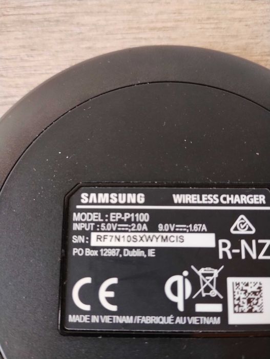Безжично зарядно за телефон Samsung EP-P1100
