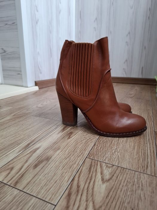 Продам кожаные полусапожки на каблуке