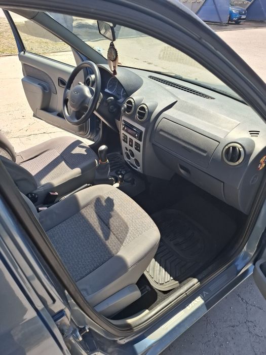 Vând Dacia Logan 1.6