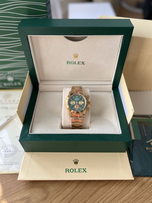 Rolex Daytona Cosmograph Gold And Green Dial Metal Strap 40 mm