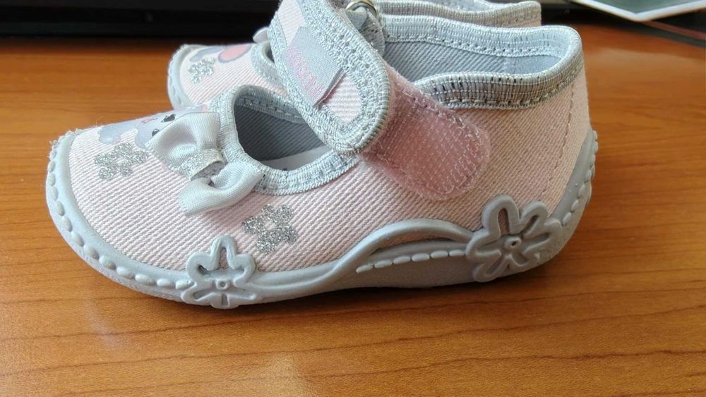 Детски пантофи за момиче в светлорозов цвят