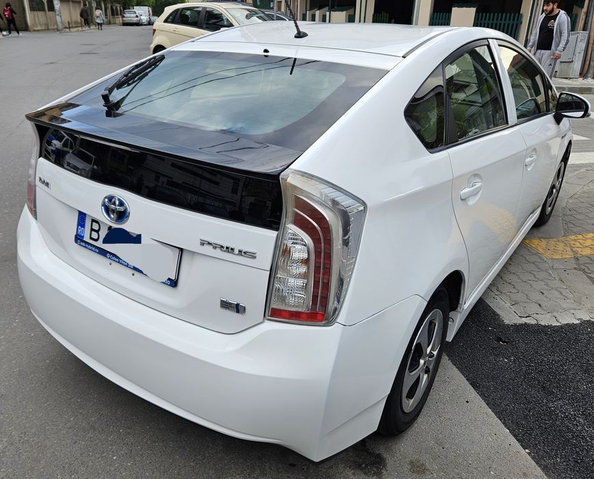 Inchiriez Prius 3 face lift UBER- BOLT