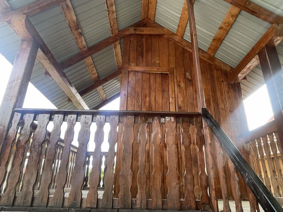 Căsuță din lemn 2.60x2.60 m cu terasă – ideală pentru curte/copii