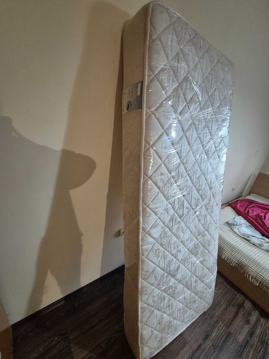 Продавам чисто нов матрак: 82 x 190. Никога не е използван.