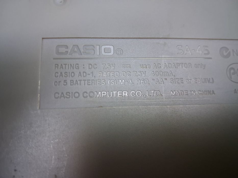 Синтезатор малък "Casio"