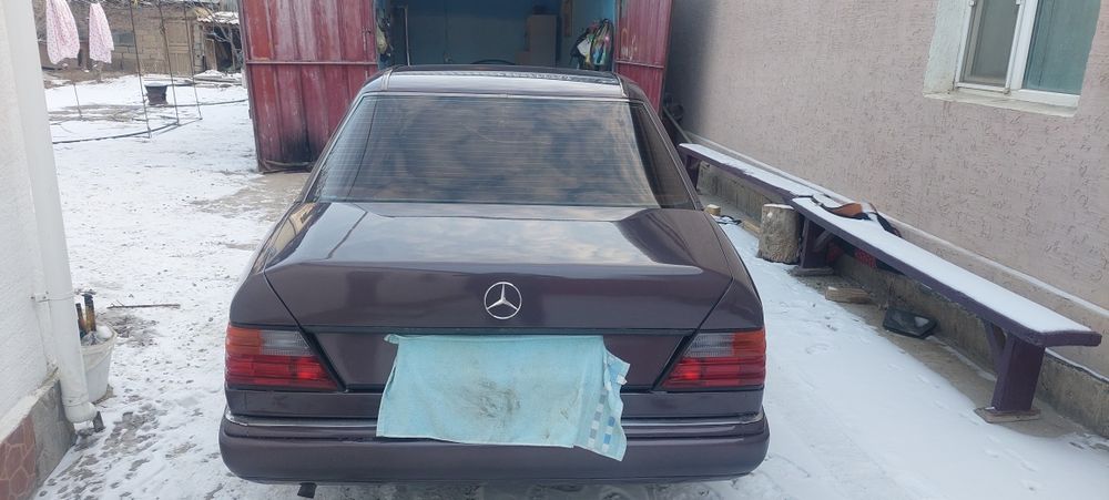 Мерседес 124 на ходу