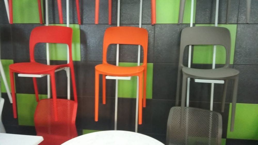 Стулья пластик цветные