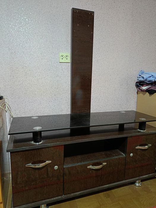 Полка под телевизор