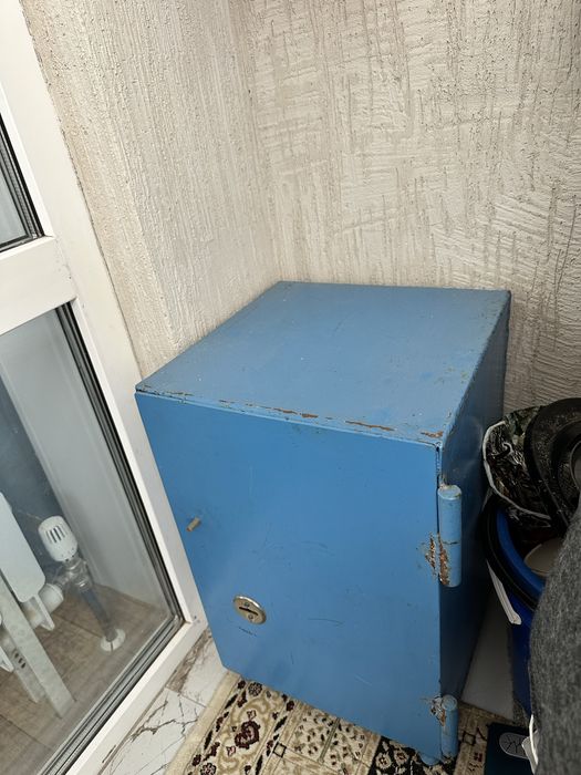 Продам сейф 60 литров