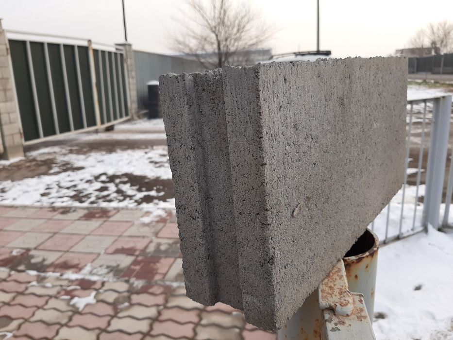 Перегородочный' сплитерный,рваный блок.