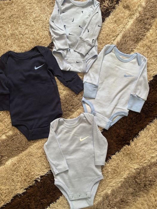 Lot body-uri nike bebe